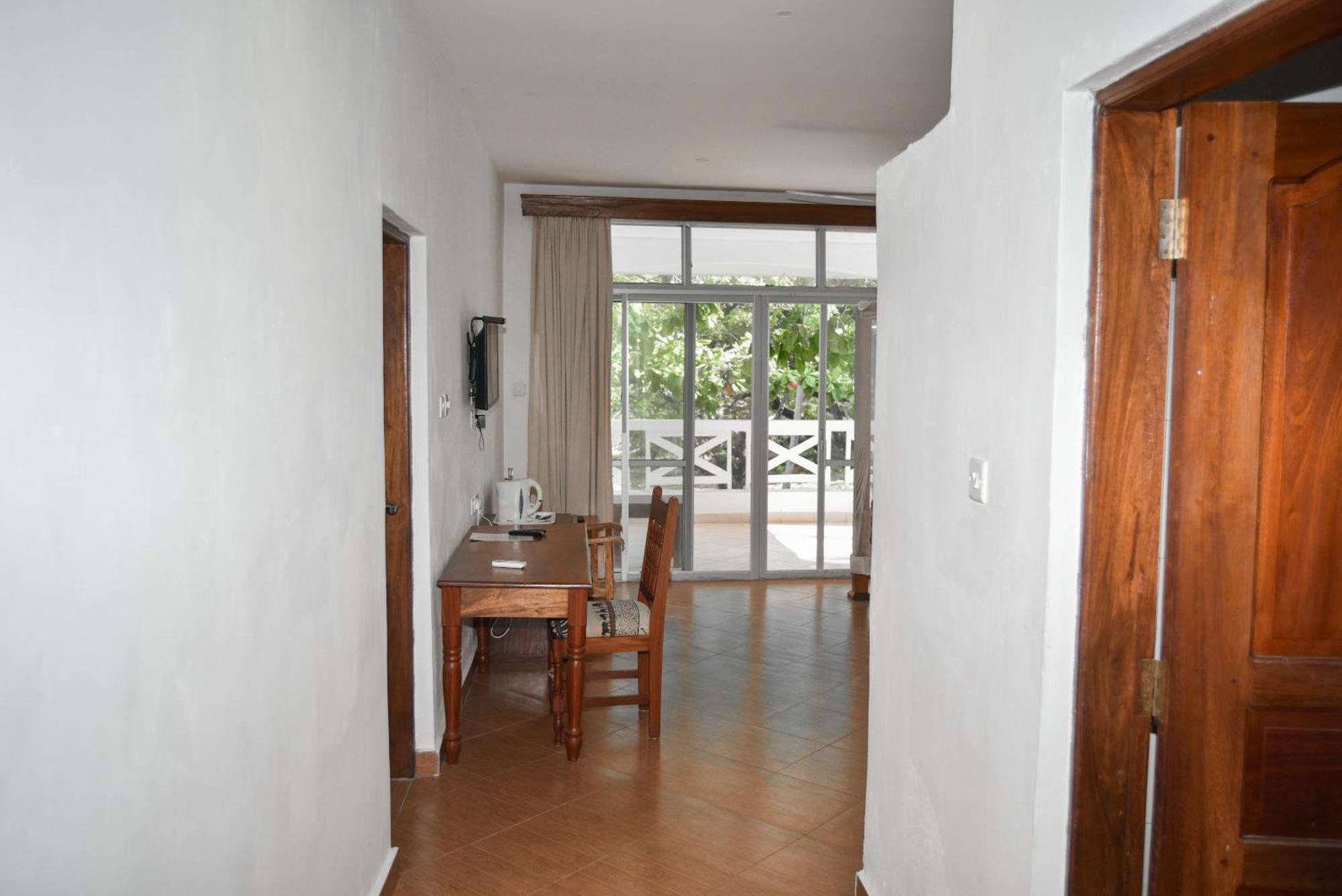 Coral Beach Resort Diani Beach Exterior photo