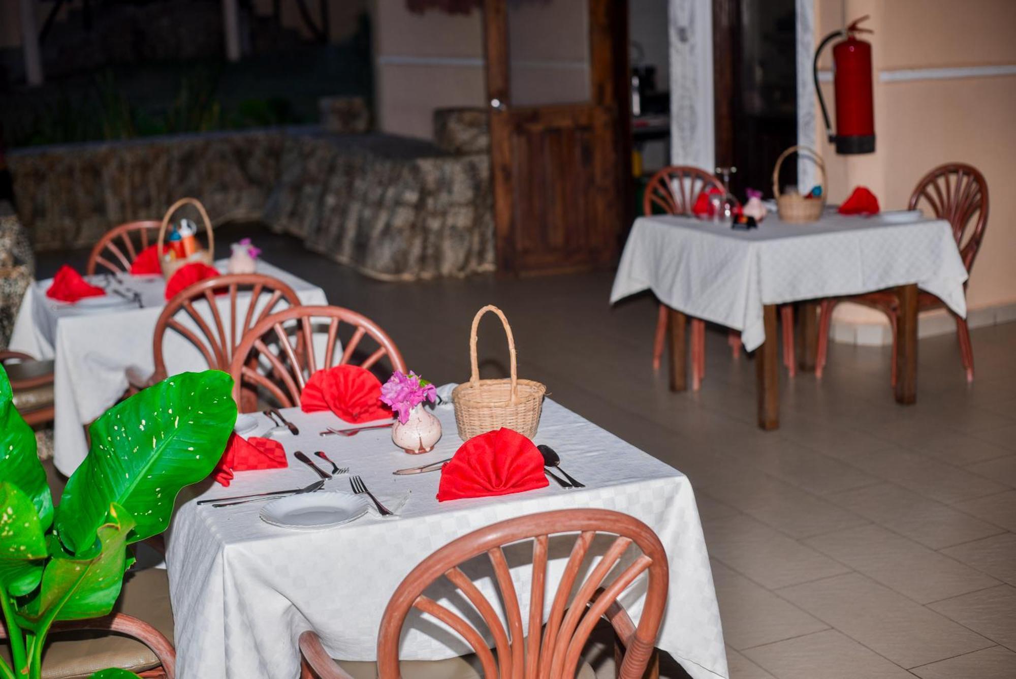 Coral Beach Resort Diani Beach Exterior photo