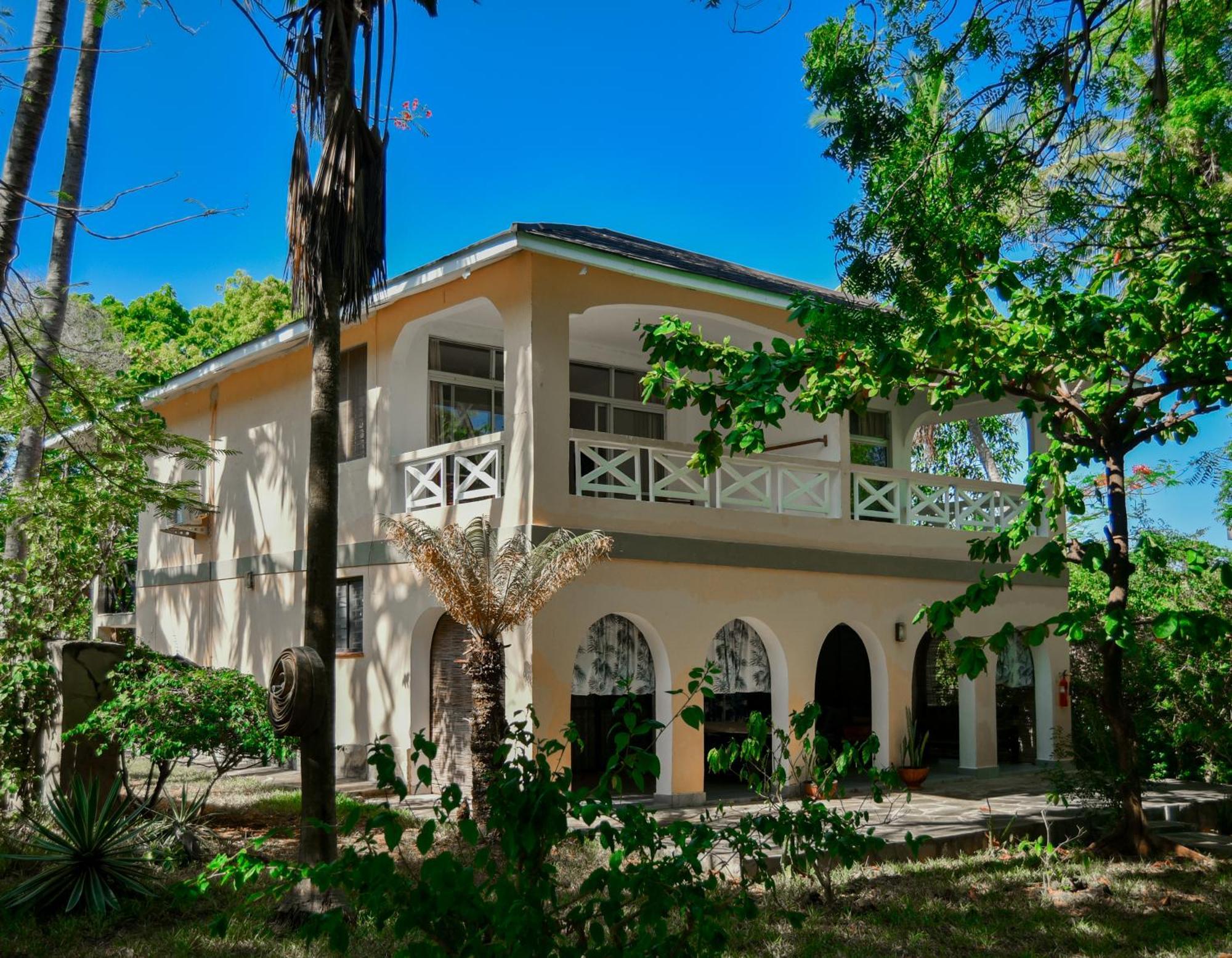Coral Beach Resort Diani Beach Exterior photo
