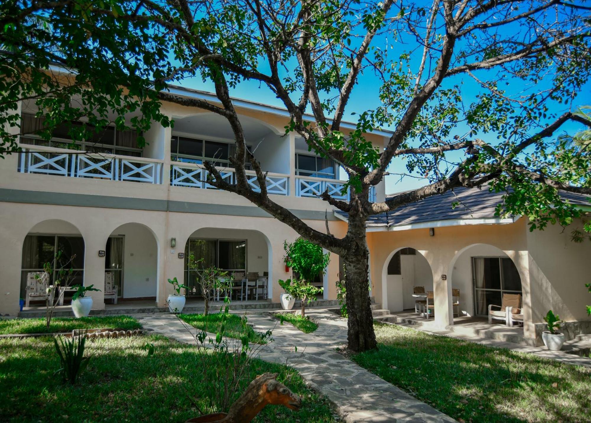 Coral Beach Resort Diani Beach Exterior photo