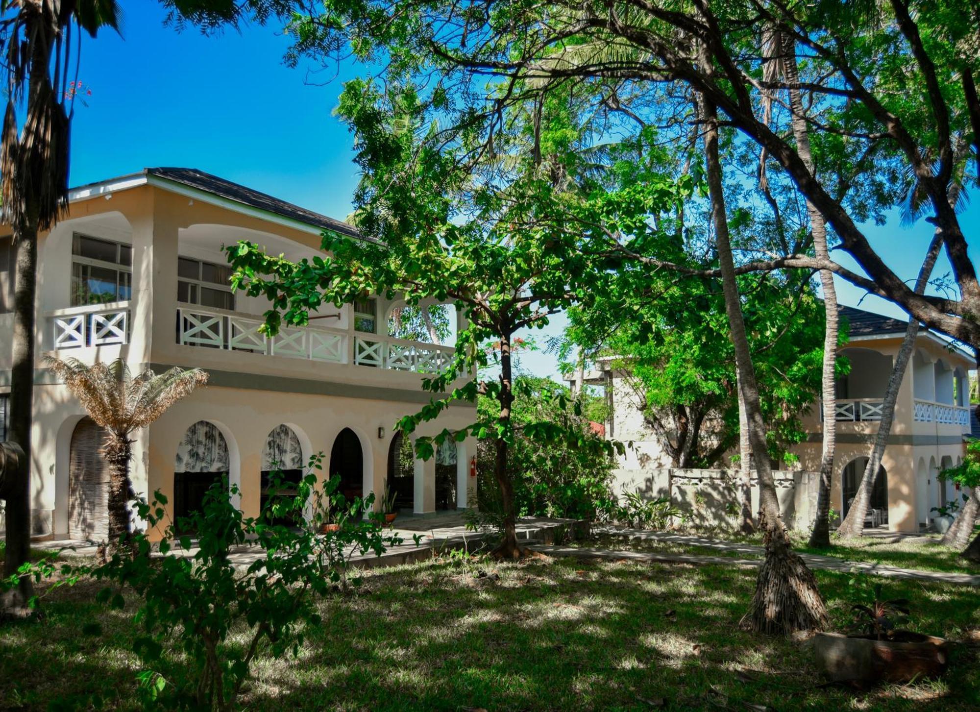 Coral Beach Resort Diani Beach Exterior photo